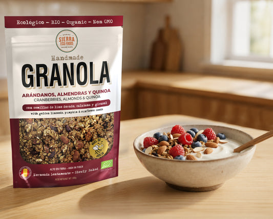 GRANOLA DE ARÁNDANOS, ALMENDRAS, QUINOA Y MIEL DE ABEJA