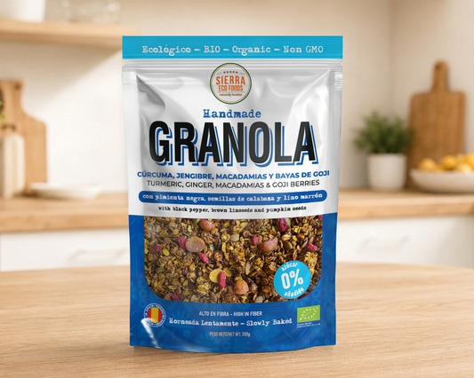 GRANOLA DE CÚRCUMA, JENGIBRE, MACADAMIAS Y BAYAS DE GOJI