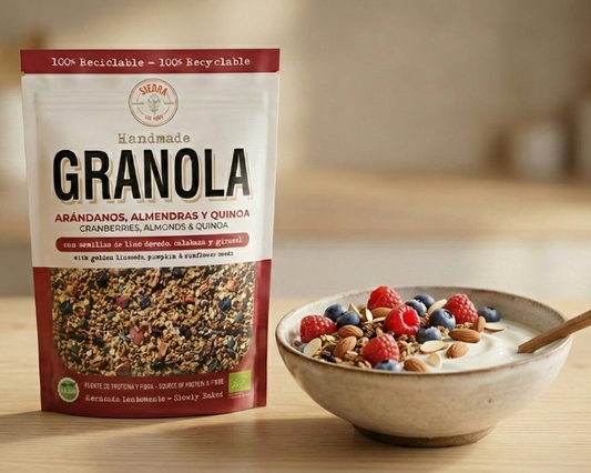 GRANOLA DE ARÁNDANOS, ALMENDRAS, QUINOA Y MIEL DE ABEJA