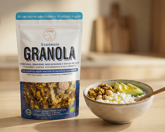 GRANOLA DE CÚRCUMA, JENGIBRE, MACADAMIAS Y BAYAS DE GOJI