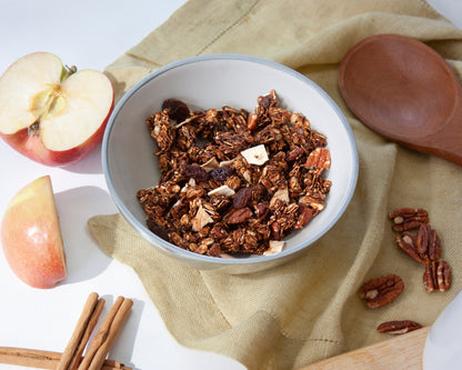 GRANOLA DE MANZANA, NUECES PECANAS Y PASAS CON CANELA