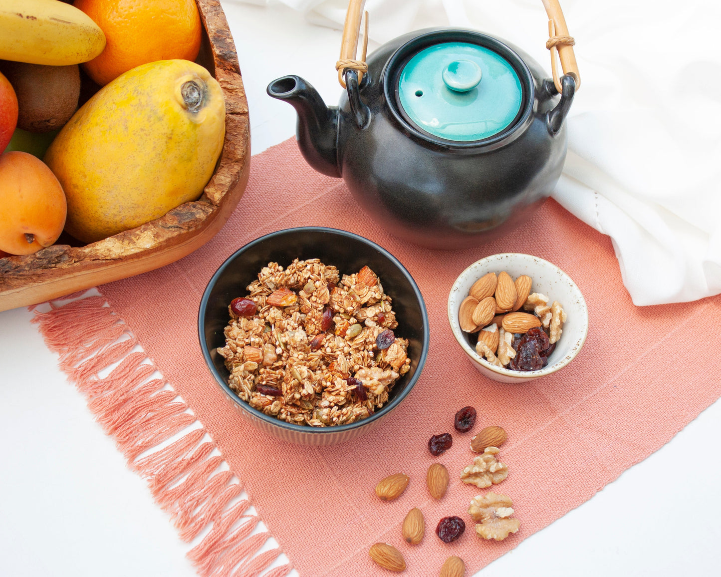 GRANOLA DE ARÁNDANOS, ALMENDRAS, QUINOA Y MIEL DE ABEJA